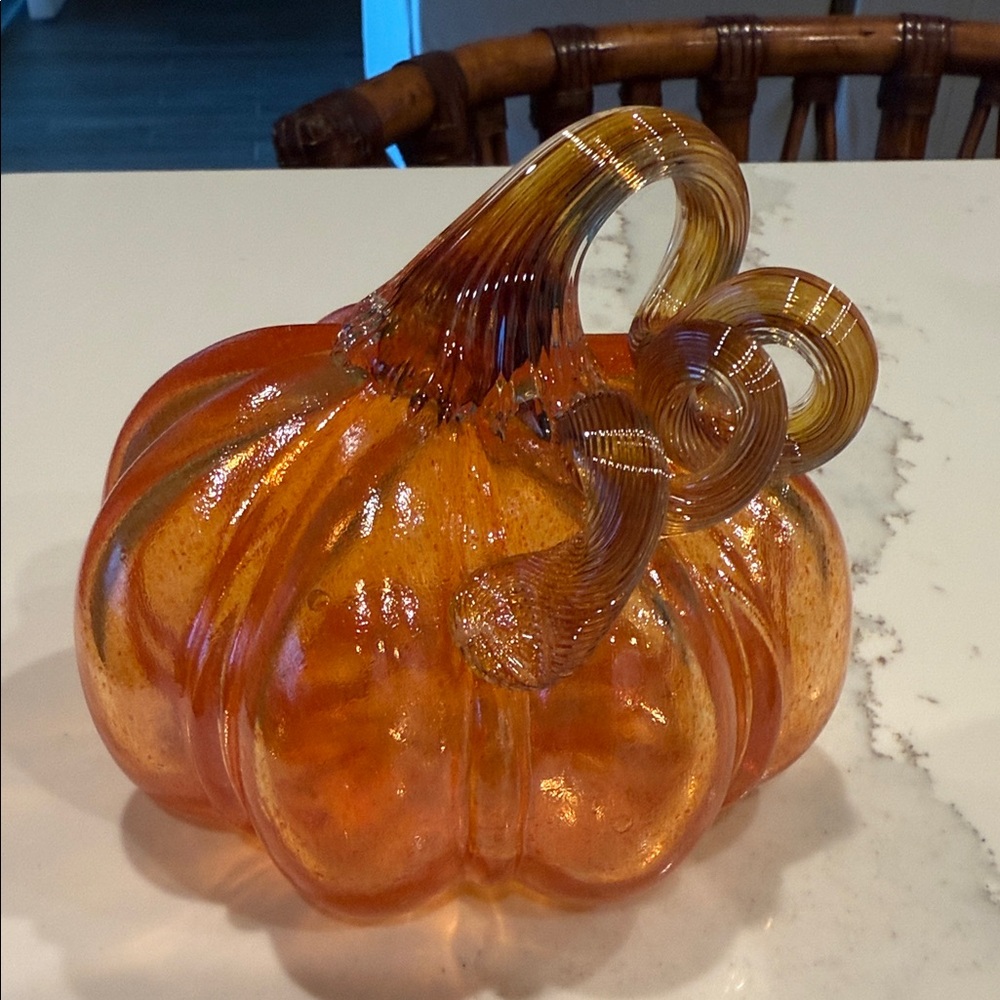 Elegant Glass Pumpkin Sculpture - Amber